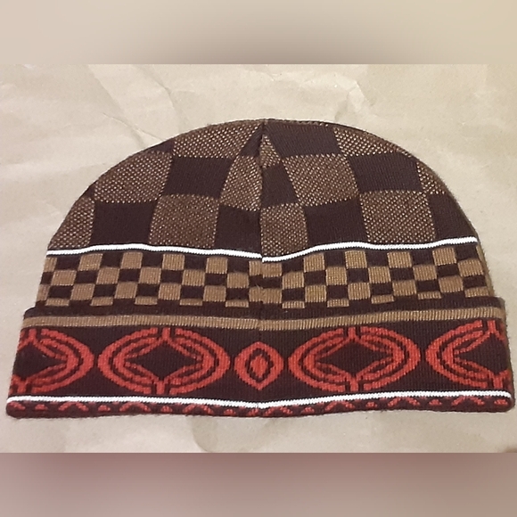 Vintage Louis Vuitton Paris hat/scarf set never worn - Picture 2 of 9